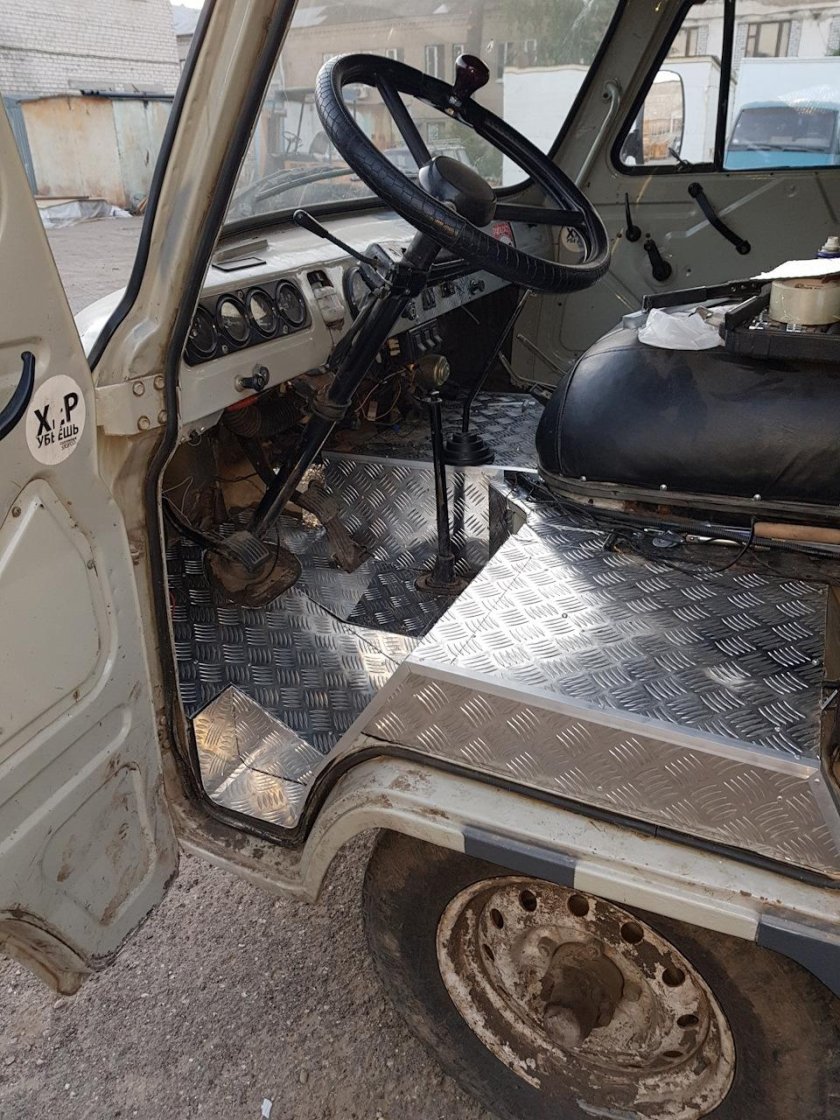 УАЗ 452 кабина внутри
