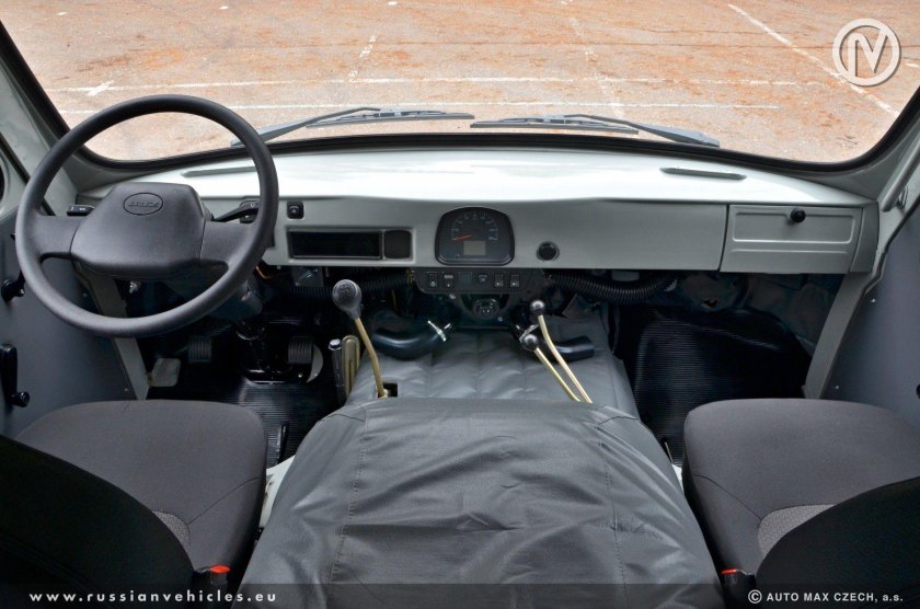 УАЗ 452 внутри