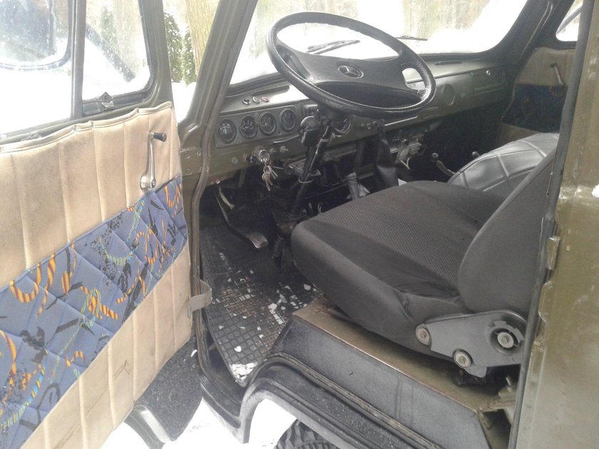 УАЗ 3303 бортовой салон