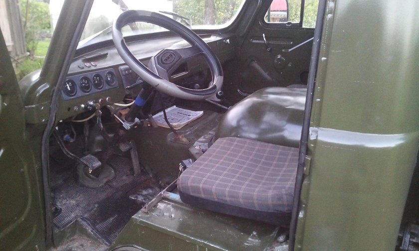 УАЗ 3303 бортовой салон