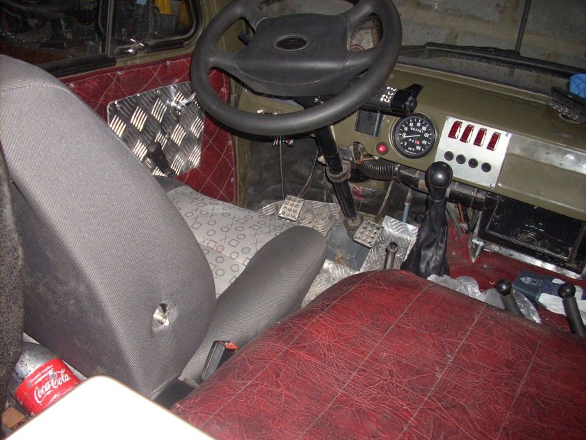 УАЗ 452 внутри