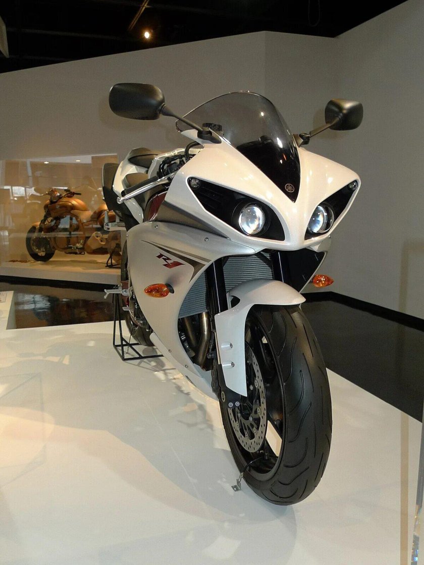 Yamaha r1