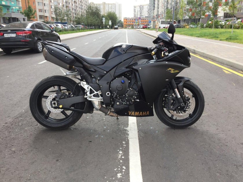 Yamaha YZF-r1 черный