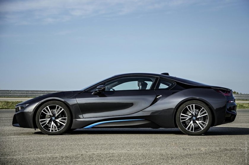 BMW спорткар i8