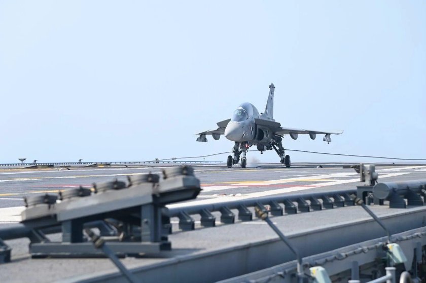 Индийский авианосец Викрант