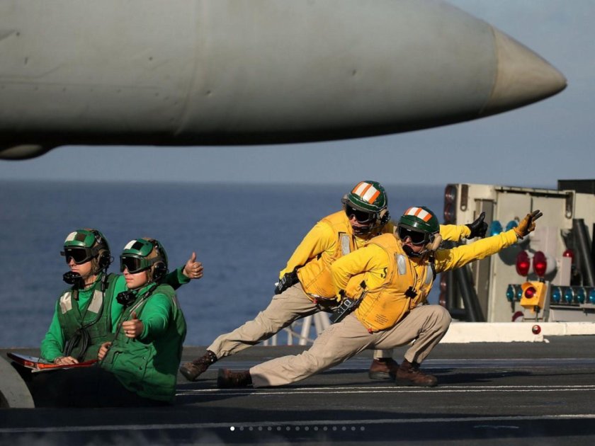 Самолет авианосец