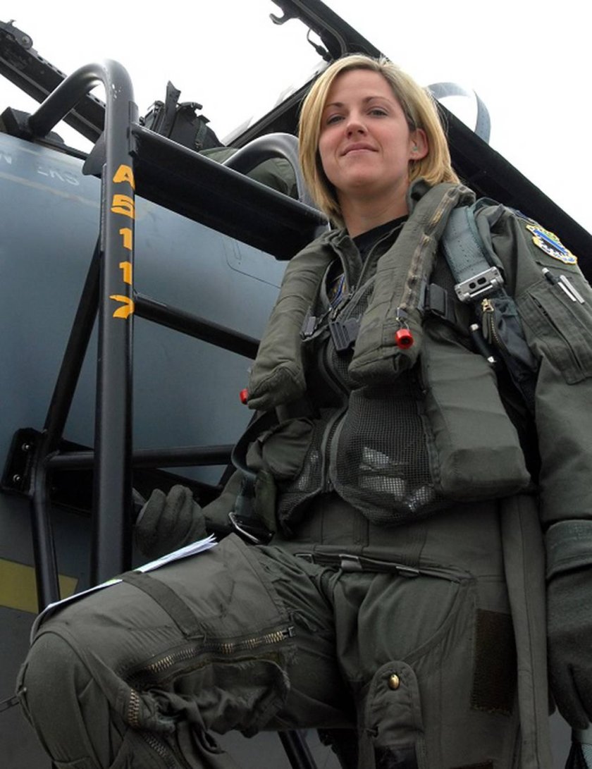 Female Fighter Pilot f15