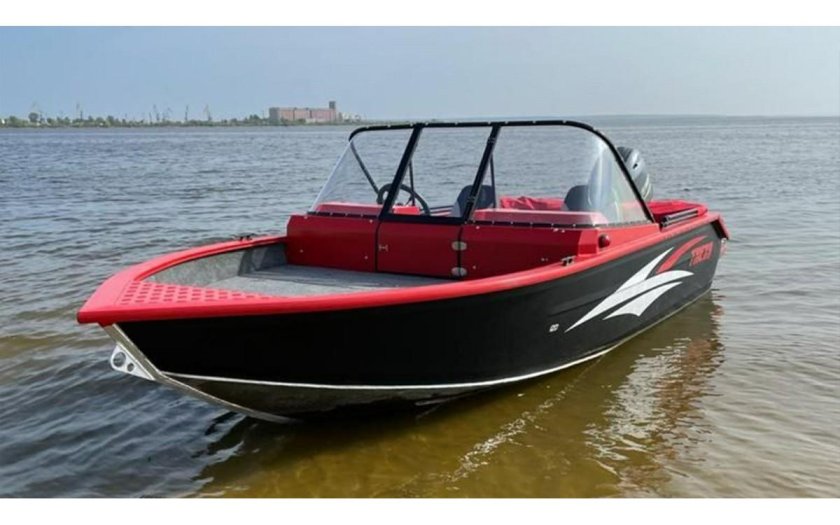 Моторная лодка триера 460