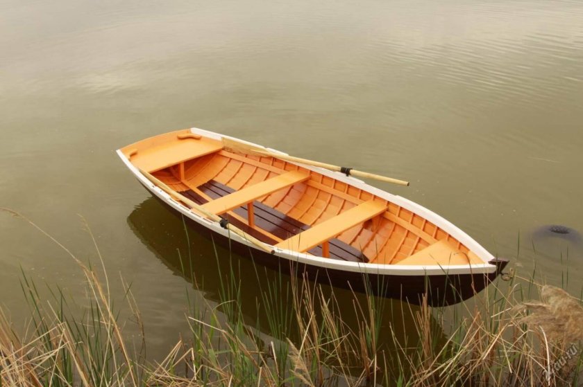 Лодка прогулочная весельная