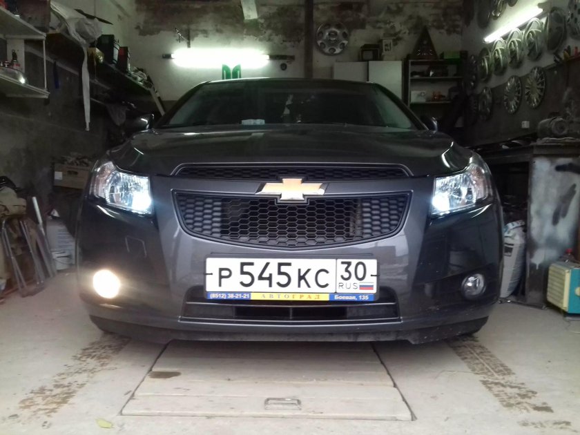 Туманки на Шевроле Круз 2012