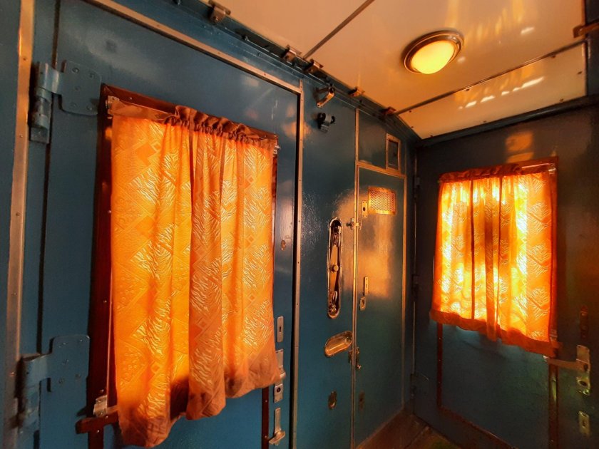 Вагон с краном внутри