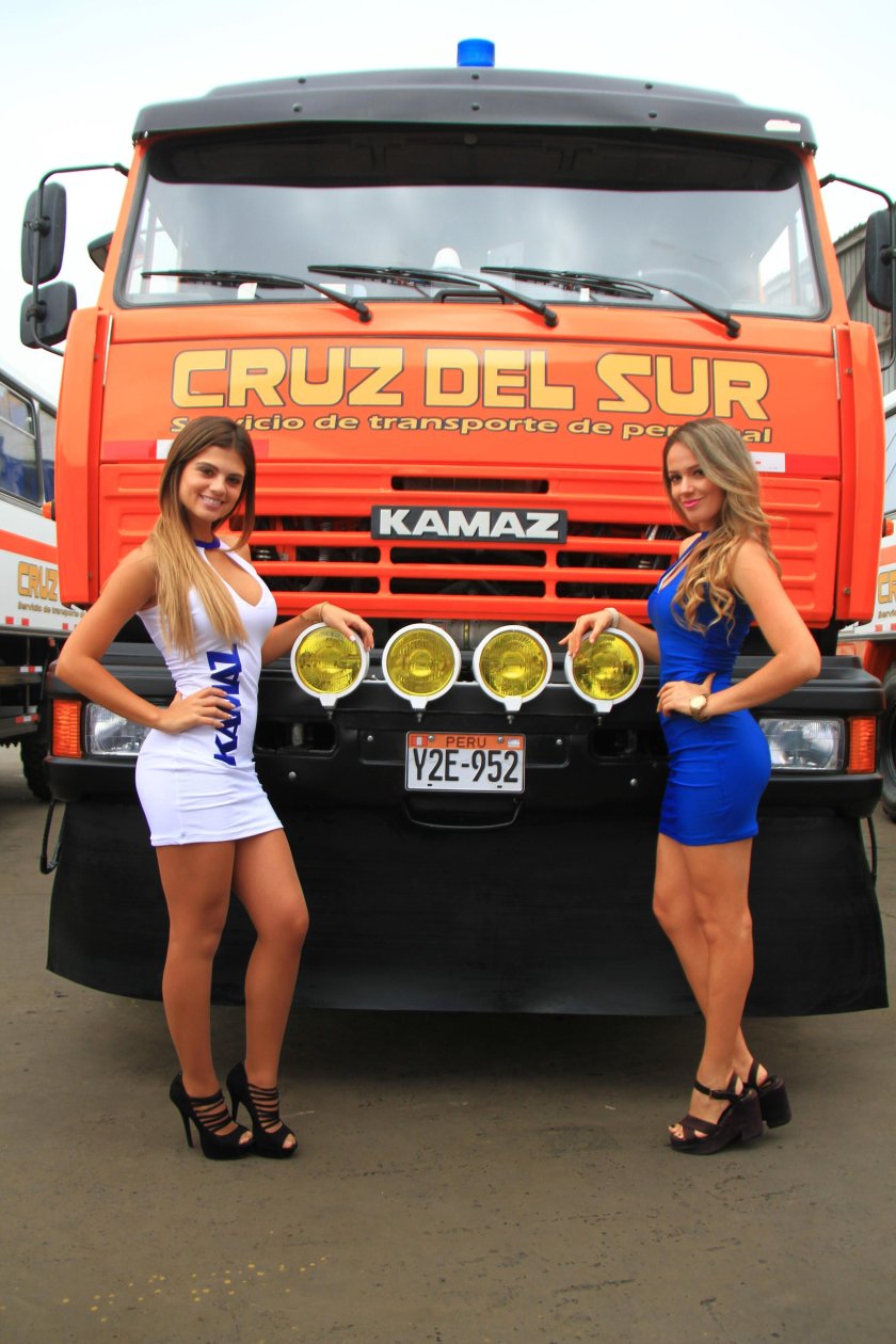 Девушки и Грузовики