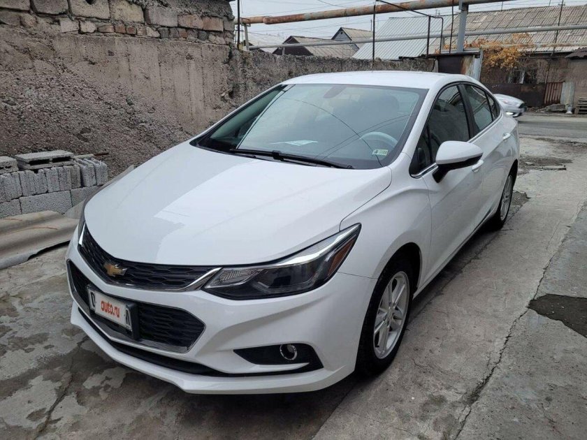 Chevrolet Cruze 2017 года белая