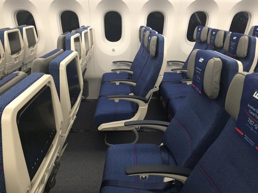 Боинг 737-800 салон эконом