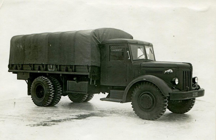 МАЗ-200г автомобиль