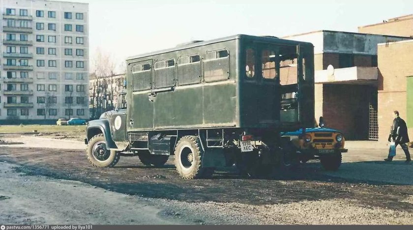Правобережный рынок Дыбенко 90-е