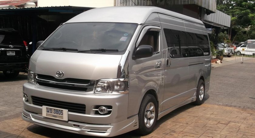 Микроавтобус Toyota Hiace