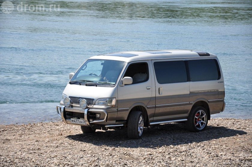 Микроавтобус Toyota Hiace