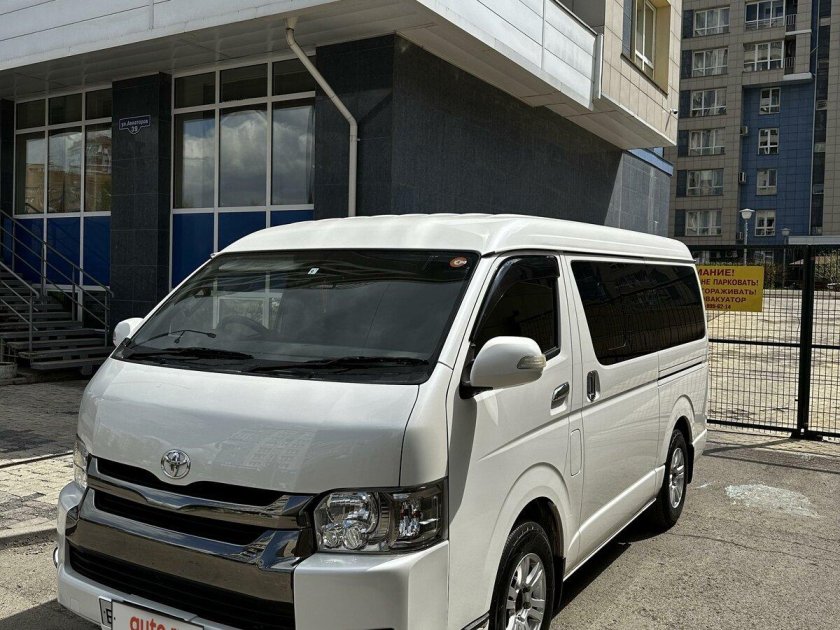 Toyota Hiace 2016