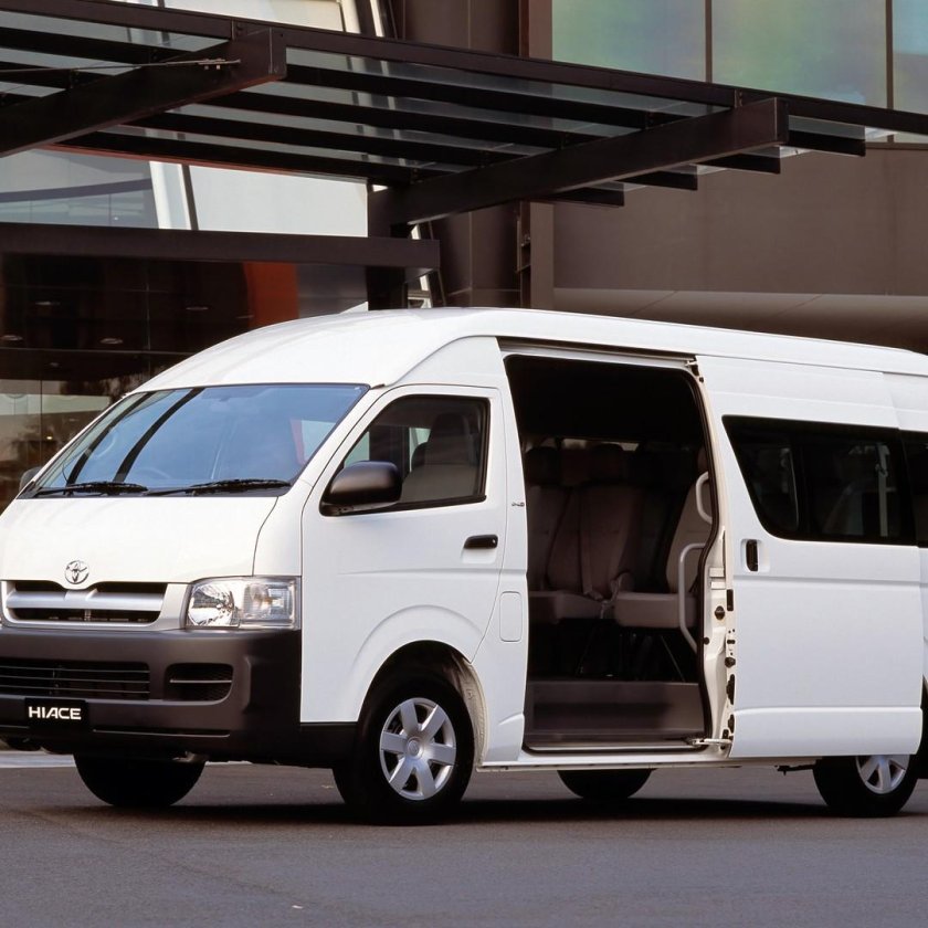 Микроавтобус Toyota Hiace