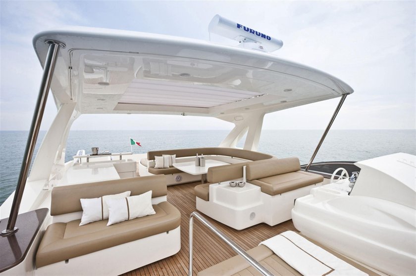 Ferretti 800