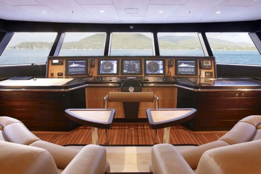 Беринг 120 яхта