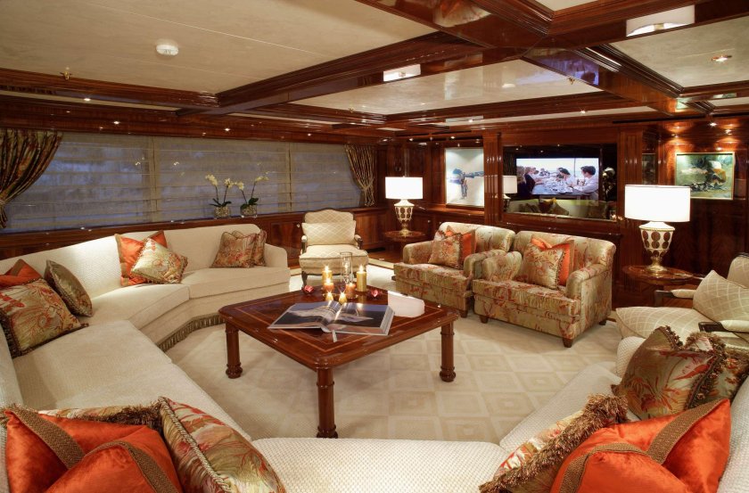 Яхта Чекмезова интерьер