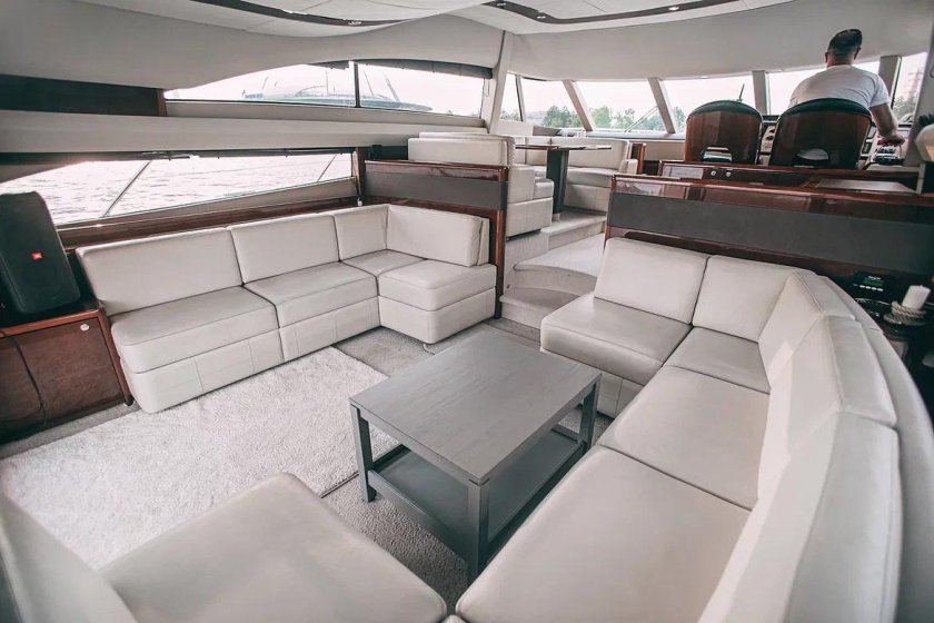 Яхта Princess v48 open