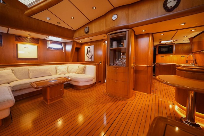Парусная яхта гиперион интерьер
