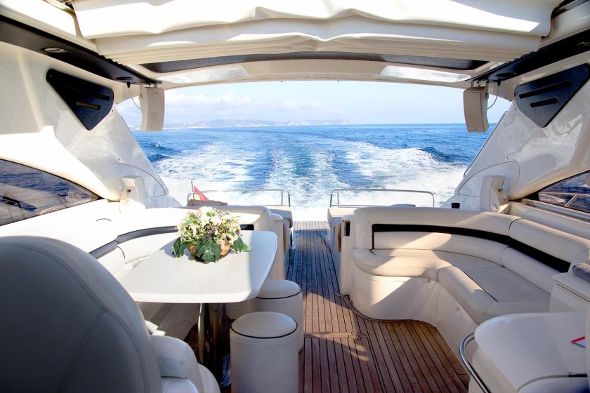 Яхта принцесса v40