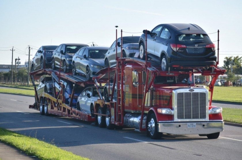 Автовоз с машинами Россия
