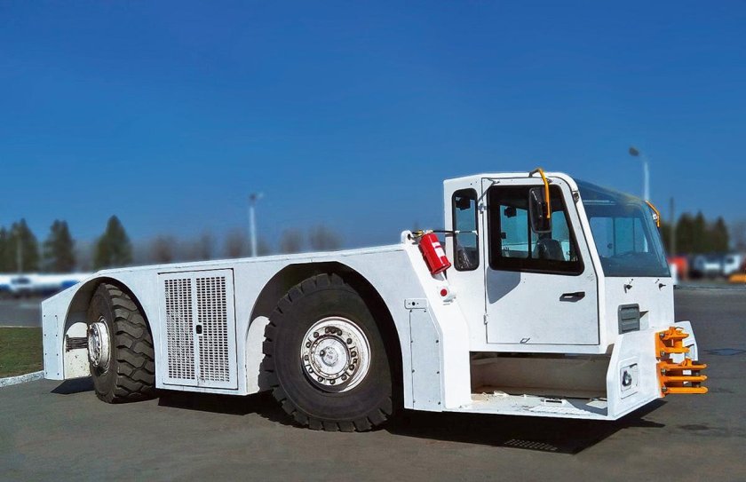 Аэродромный тягач БЕЛАЗ-74270