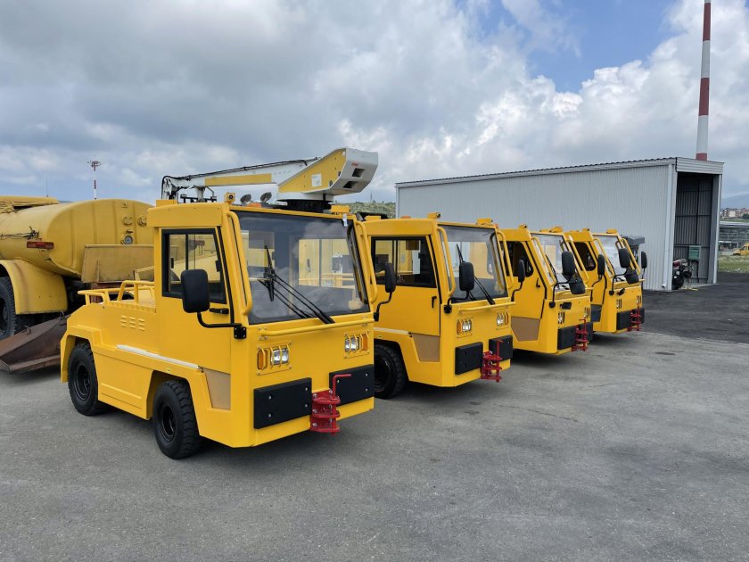 Аэродромный багажный тягач Tae 20