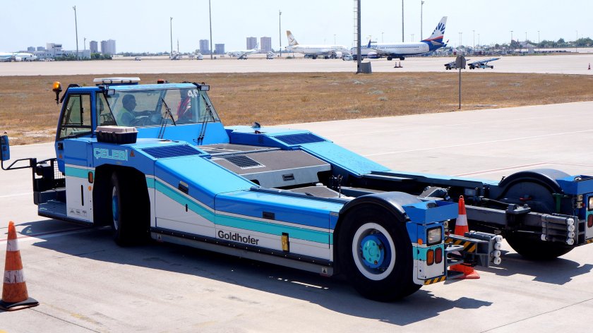 Тягач авиационный Schopf f180