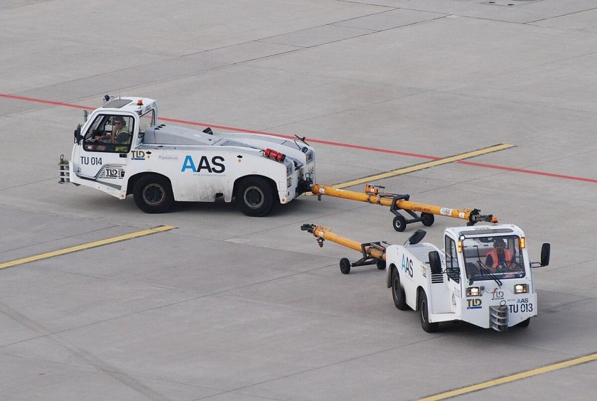 Аэродромный тягач TLD TMX-150