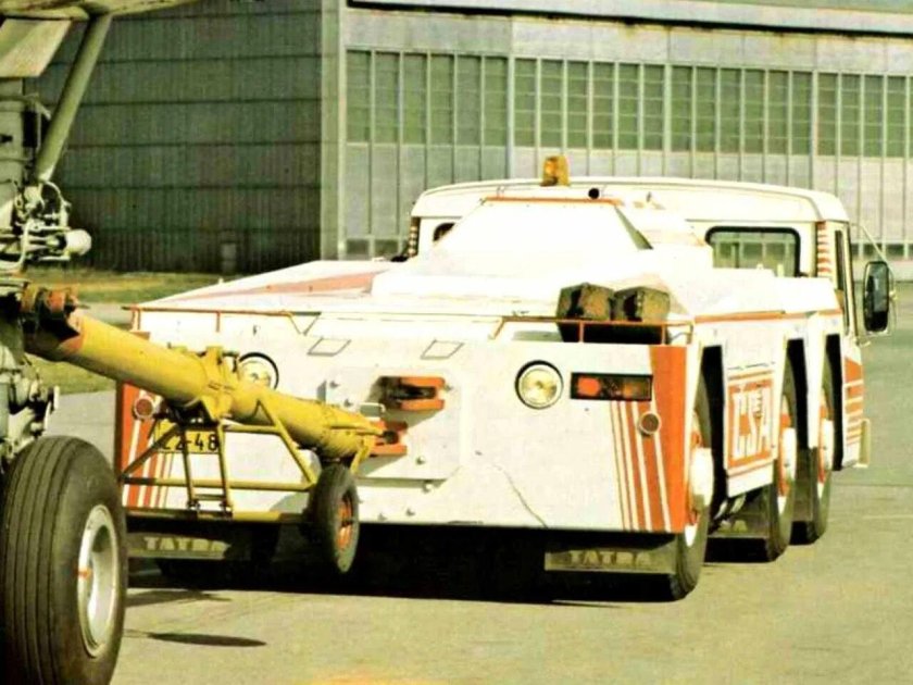 Аэродромный тягач БЕЛАЗ 6411