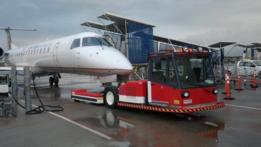 Тягач для самолета