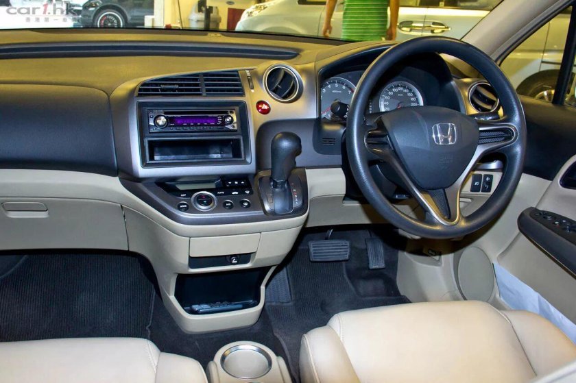 Хонда стрим 2007