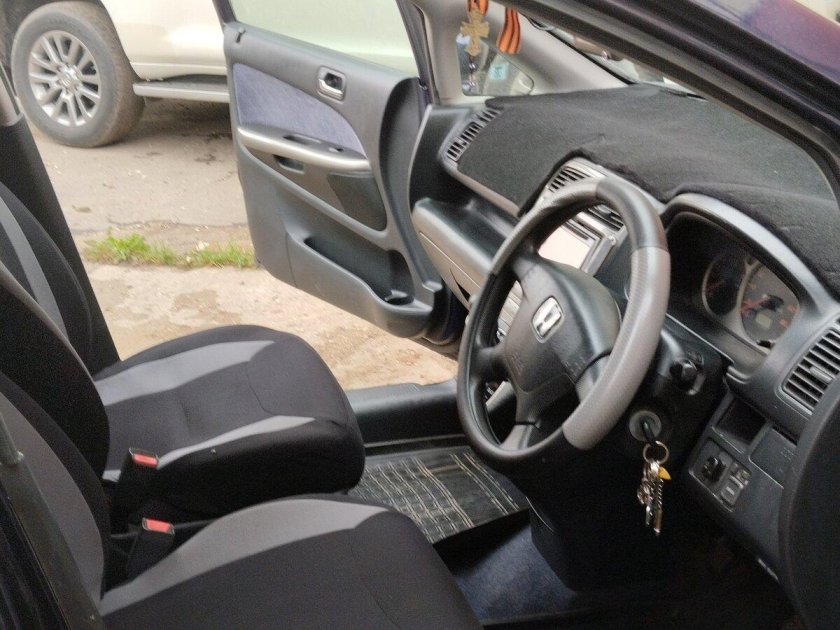 Хонда стрим 2001