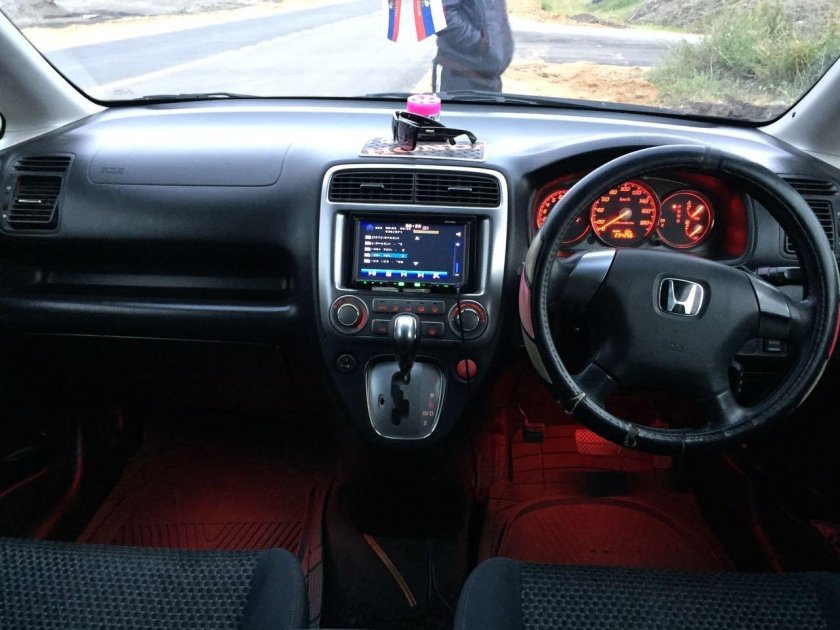 Honda Stream 2000 салон