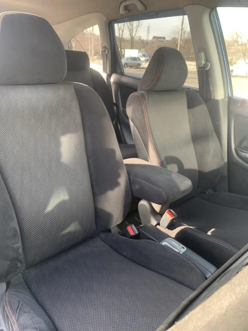 Чехлы на сидения автомобиля