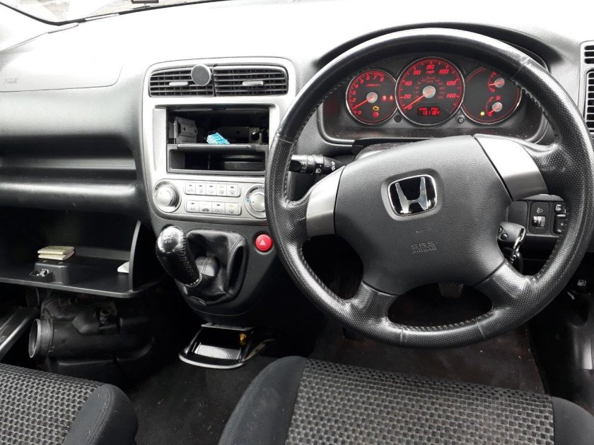 Хонда стрим 2001