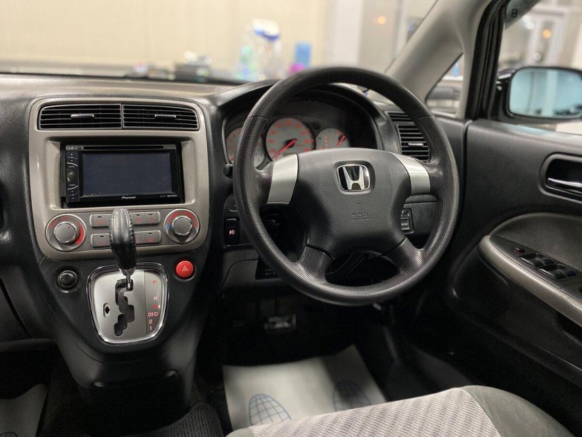 Honda Stream 2004 салон