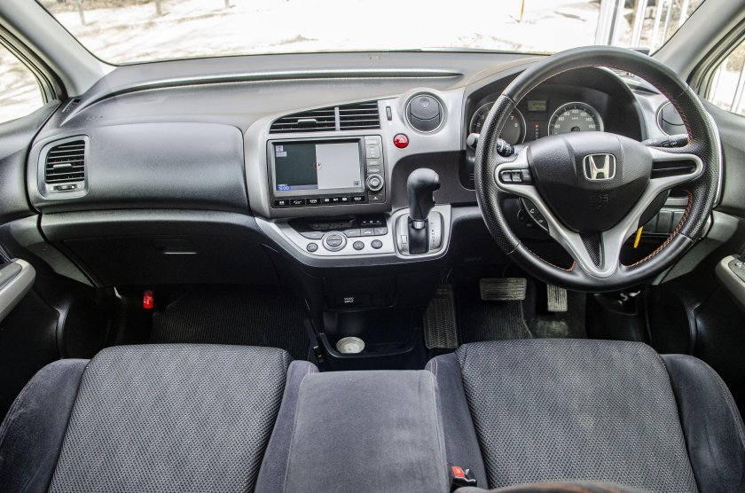 Хонда стрим 2011