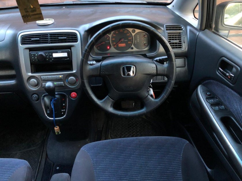 Honda Stream 2000 салон