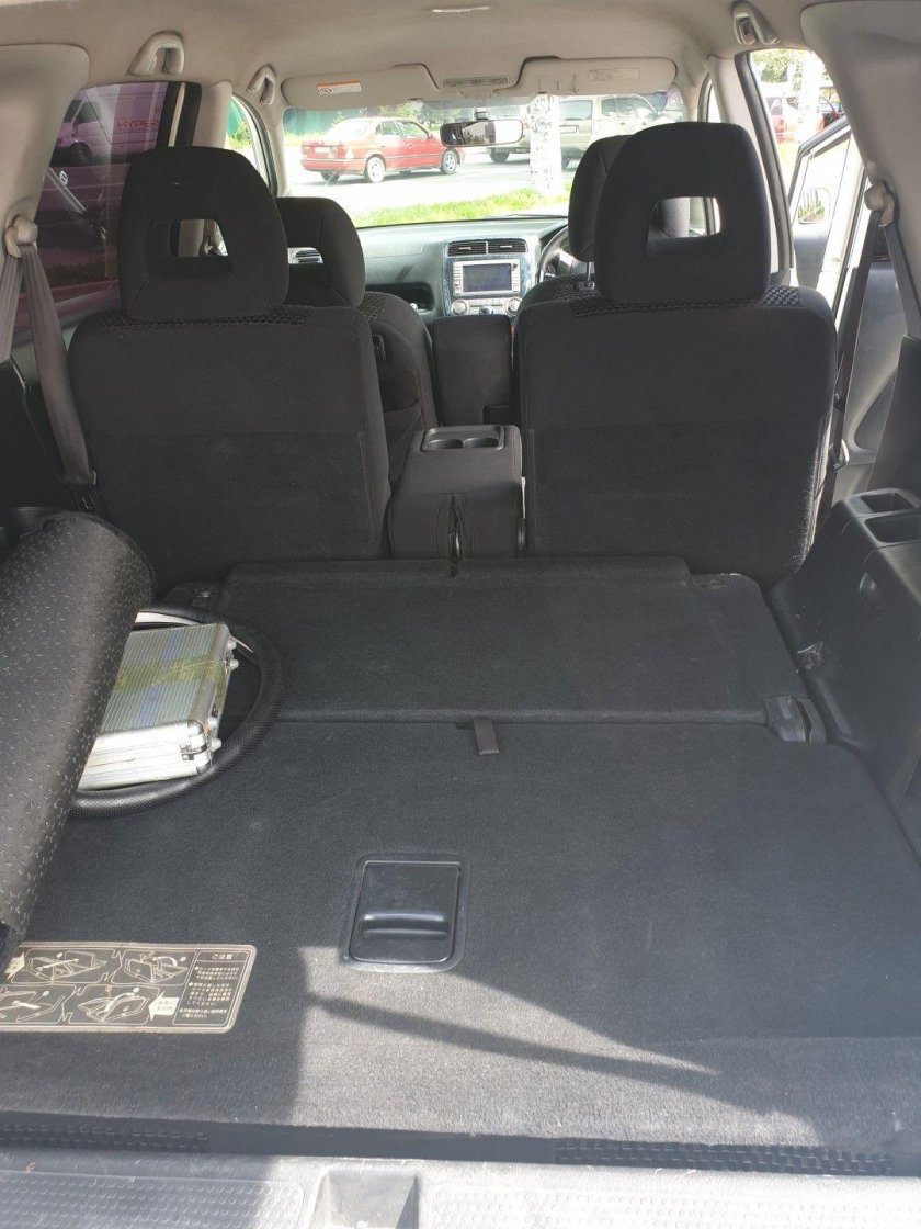 Honda Stream 2010 сидения 3 ряд