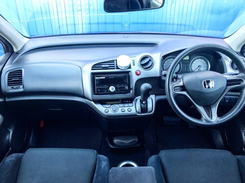 Хонда стрим 2007