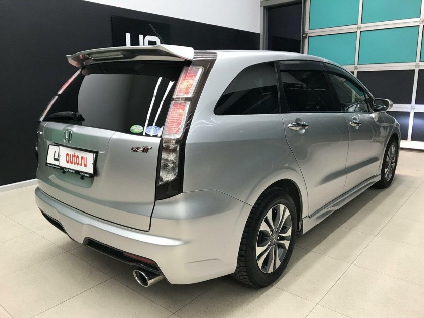 Хонда стрим 2009