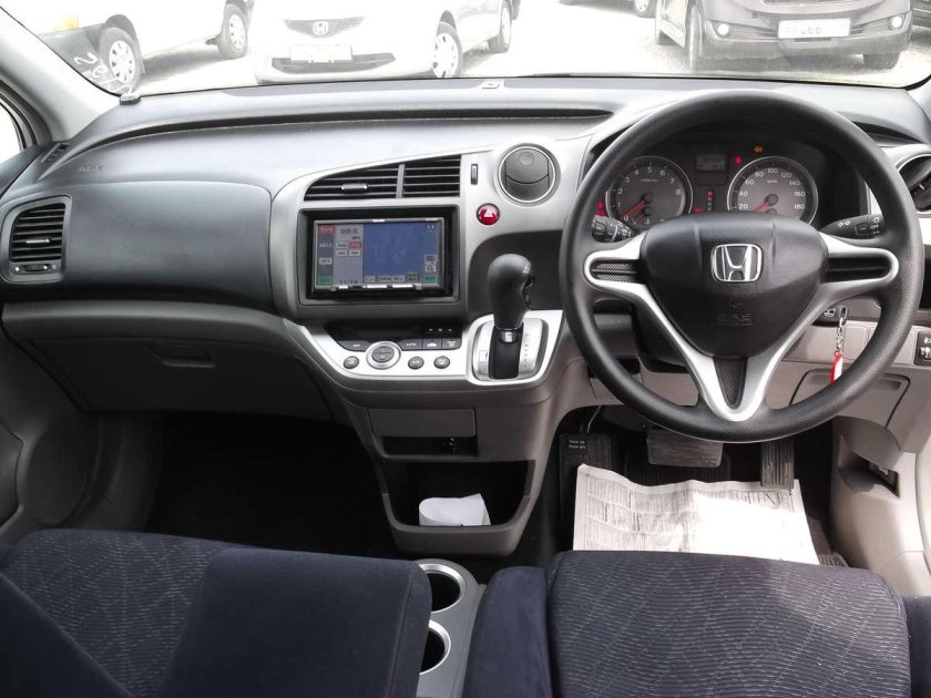 Honda Stream rsz 2012