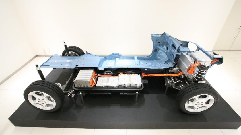 Nissan Leaf электромобиль